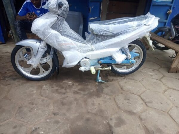 Moto légère compacte neuve