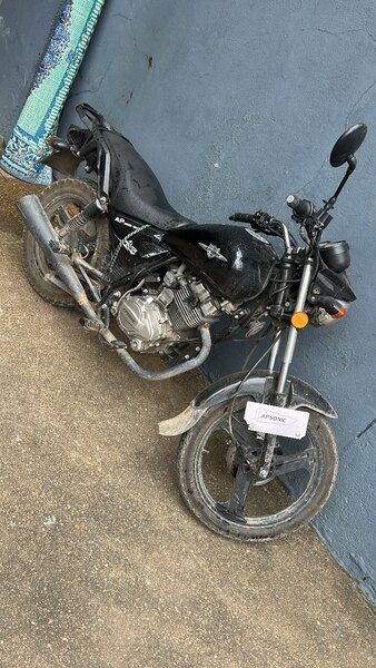 Moto puissante 250cc pour ville