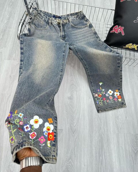 Jean fleuri pour femme