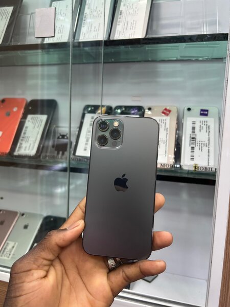 iPhone 12 Pro 256go tout passe disponible