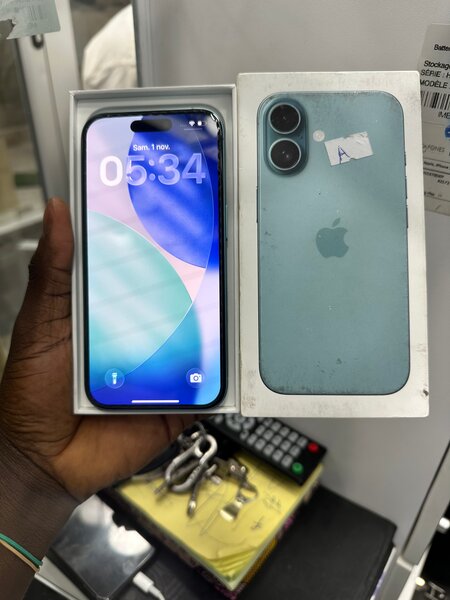 iPhone 16 simple Bleu Neuf