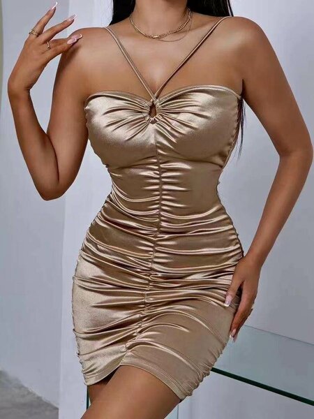 Robe moulante dorée soirée