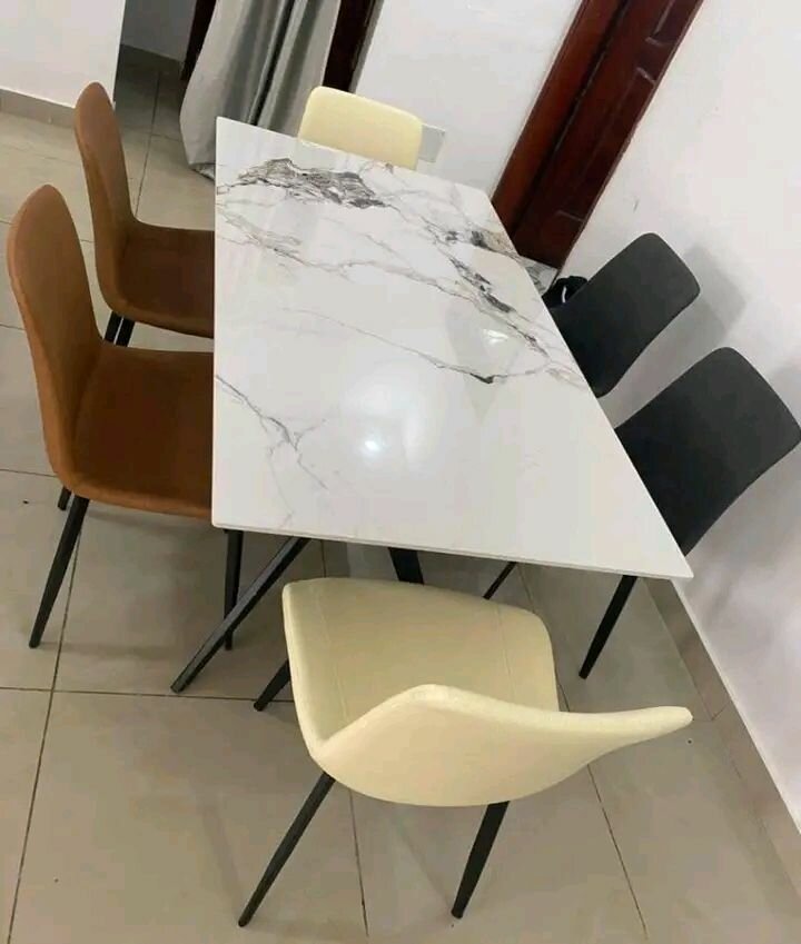 Table à manger en marbre