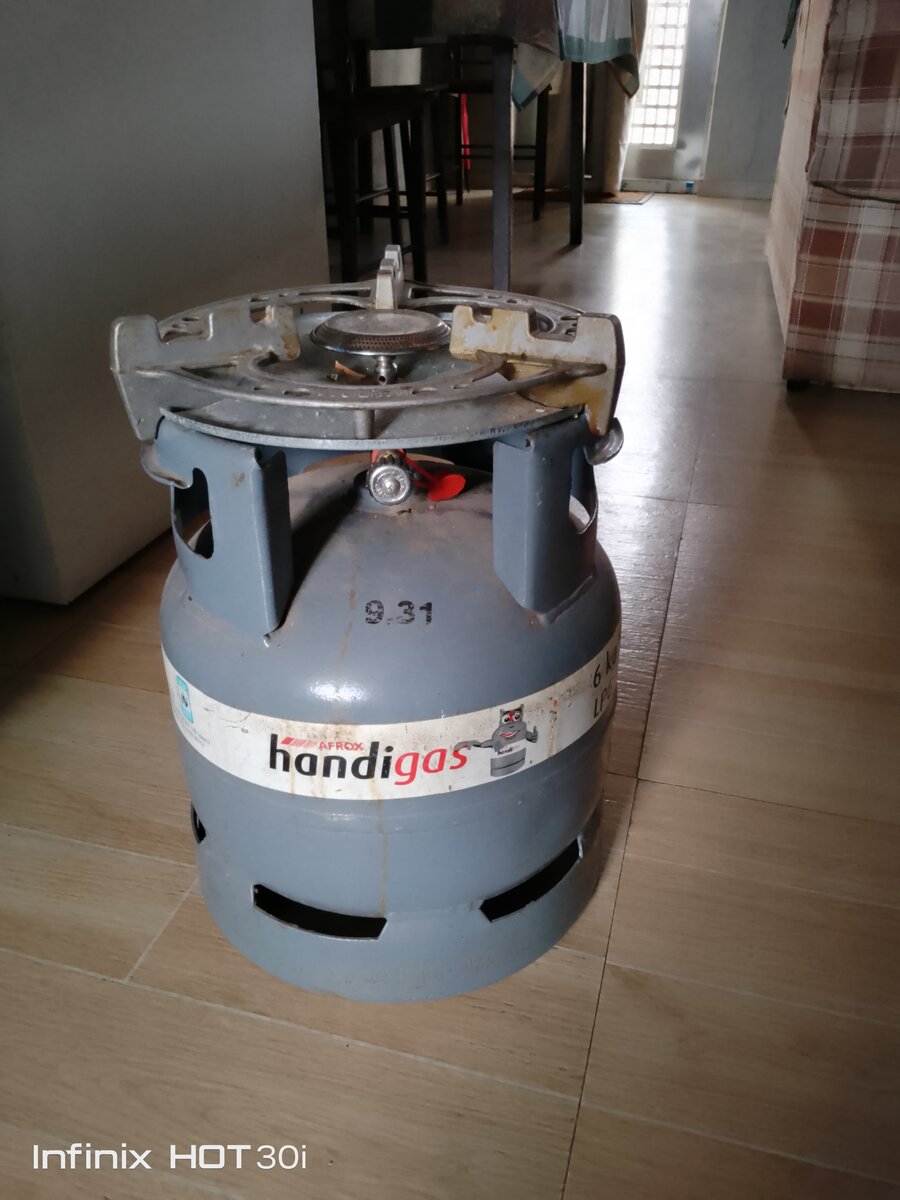 Gas cylinder and stove