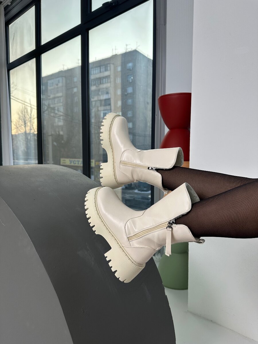 Белые теплые ботинки в налим!