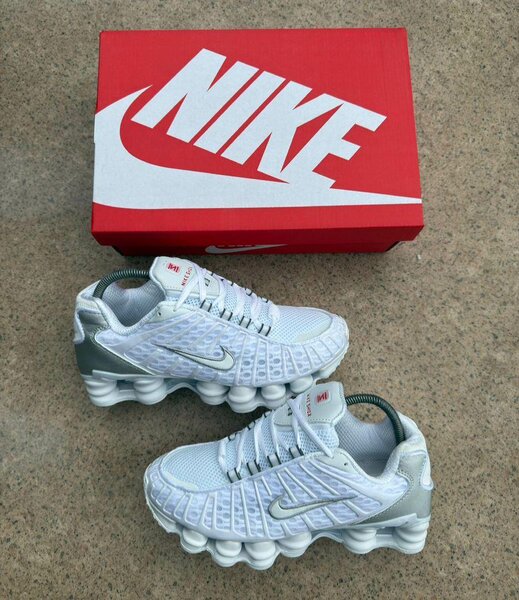 Baskets blanches Nike élégantes