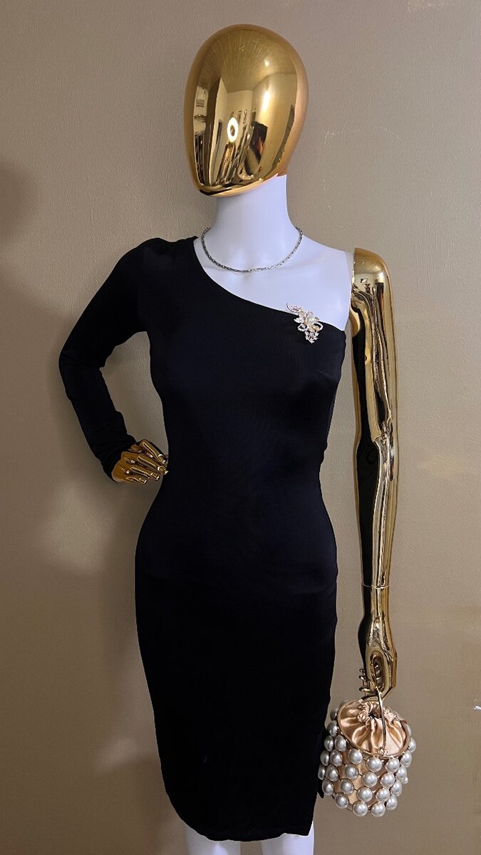 Robe asymétrique noire élégante