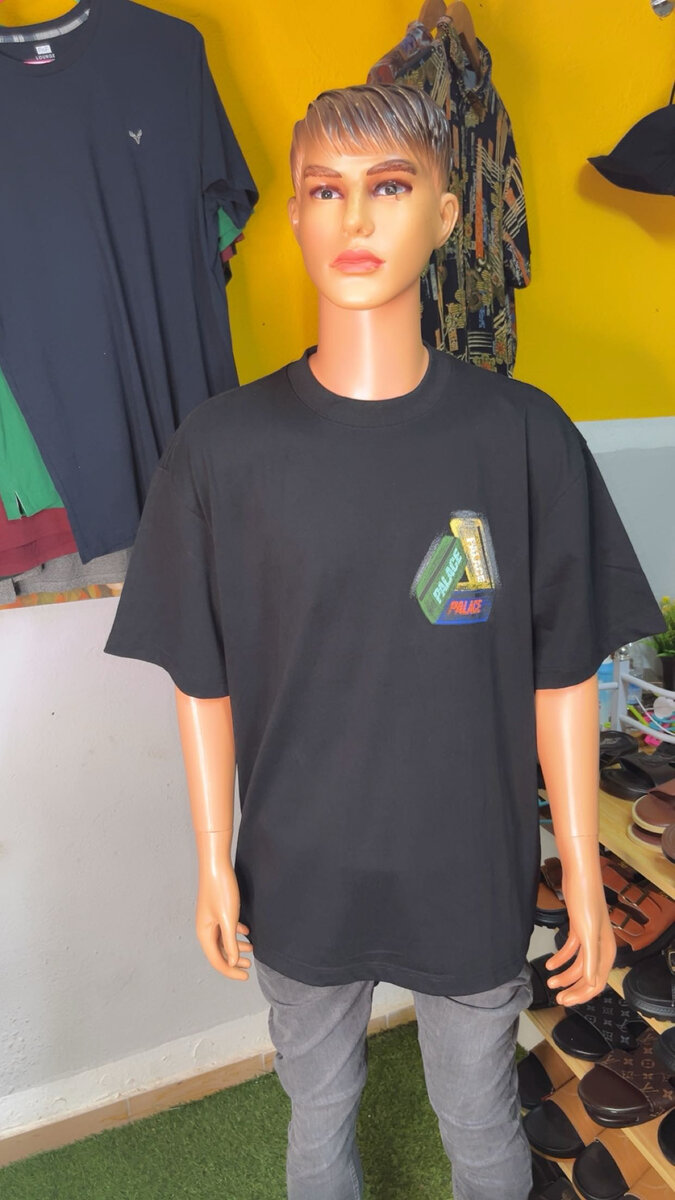 T-shirt noir graphique streetwear