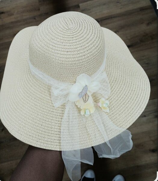 Chapeau de paille élégant