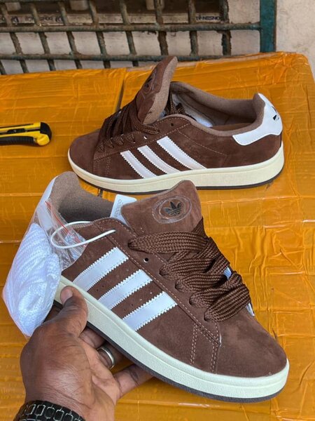 Baskets marron en daim