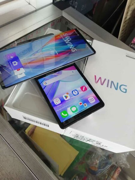LG Wing 256gb/8gb ram dual screen small crack not visible fa