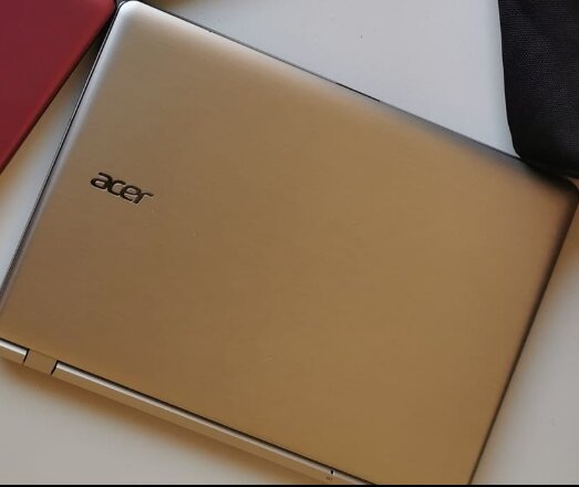 Exellent Condition Acer V3 gold