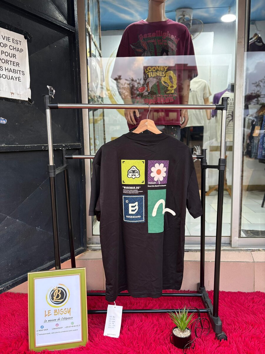 T-shirt noir graphique unisexe