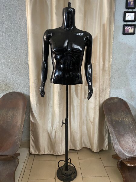 Mannequin buste masculin élégant