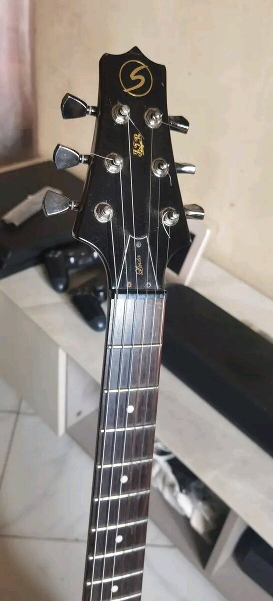 Guitare électrique élégante