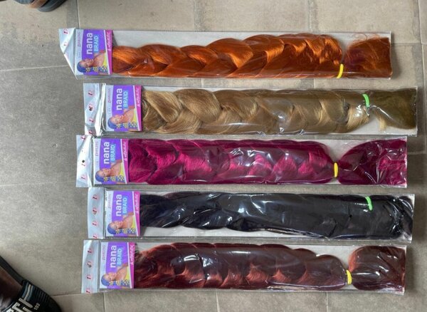 Cheveux synthétiques colorés