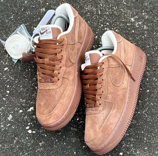 NIKE AIRFORCE ALL BROWN