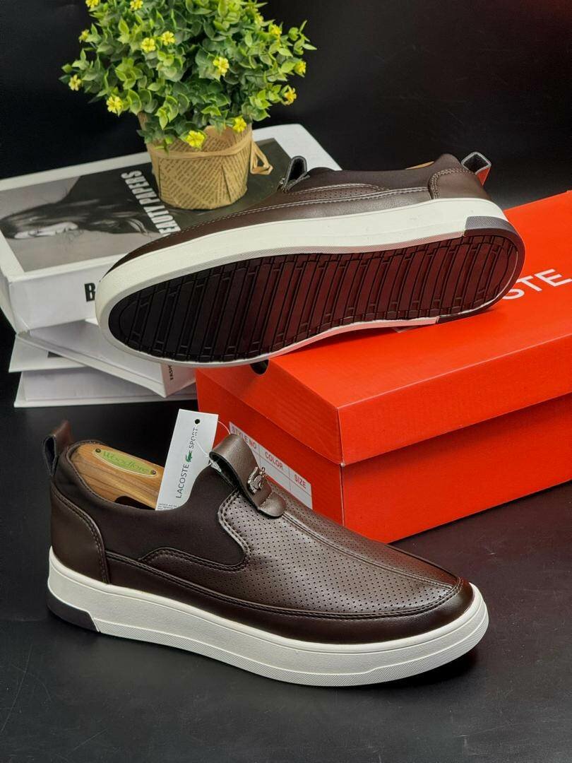 CLASSIC LACOSTE SNEAKERS.