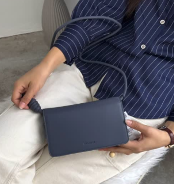 Компактные сумочки от PULL&BEAR синяя