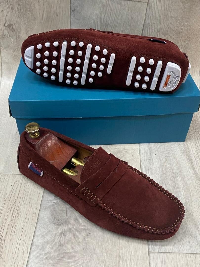 CHAUSSURE EN DAIN DE QUALITE