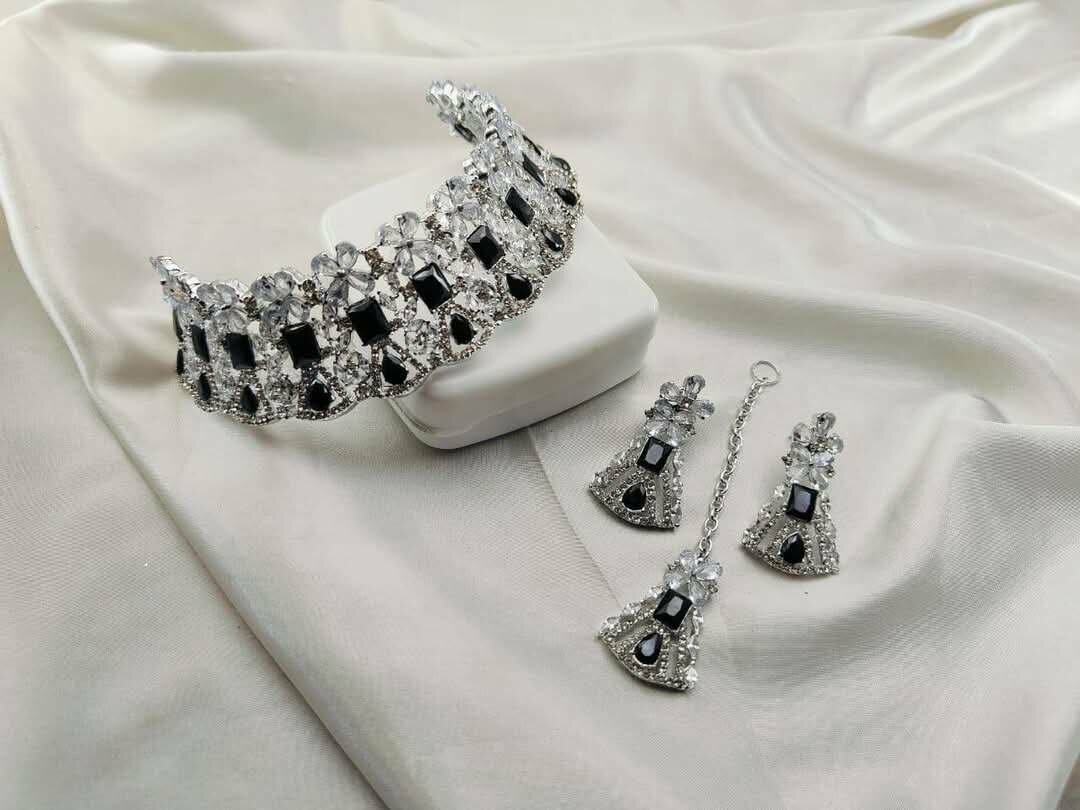 Ladies wedding set necklace and earrings