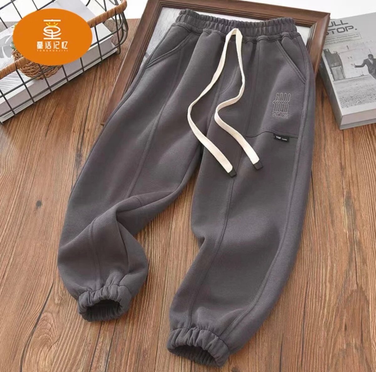 Штаны спортивные, на мальчика. На 5 лет, 118 см ростовка