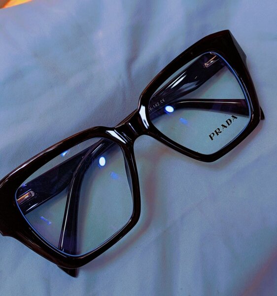 Lunettes Prada élégantes