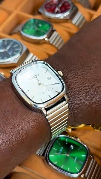 Montres classiques en acier inoxydable