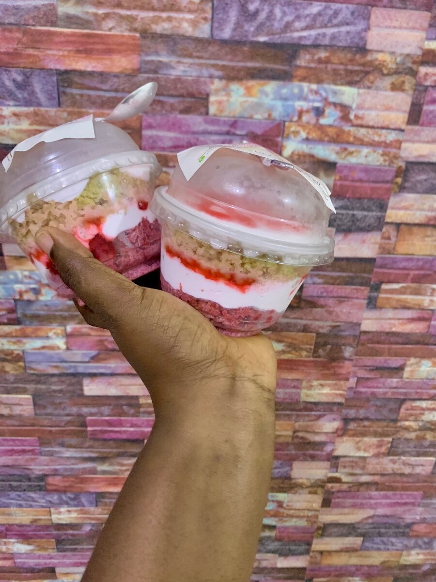 Cake in cups