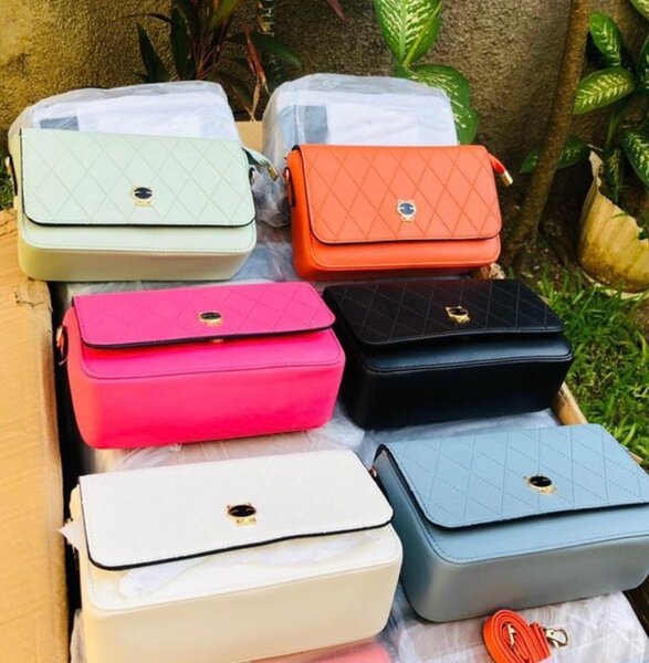 Sac importé disponible en plus