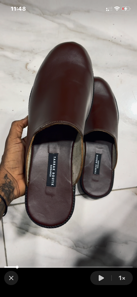 Pantoufles en cuir élégantes
