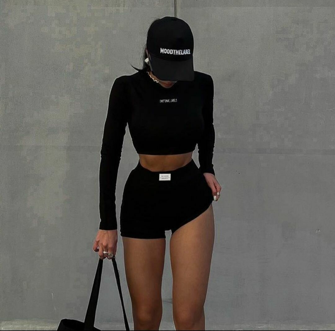 Лонгслив+шорты тянется очень хорошо качество высшее