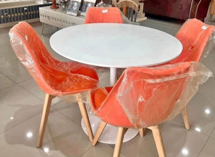 Ensemble Table et Chaises Modernes