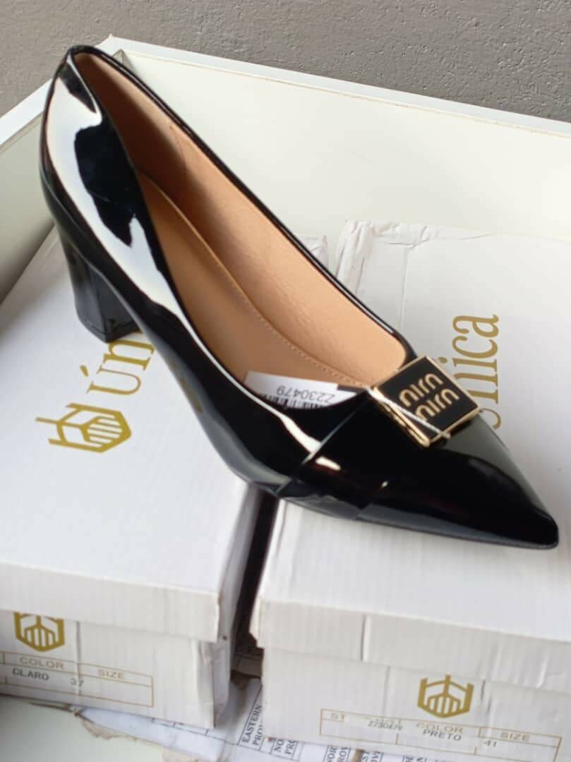 Closed blocked heels