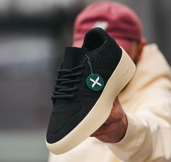 Chaussures noires en daim élégantes