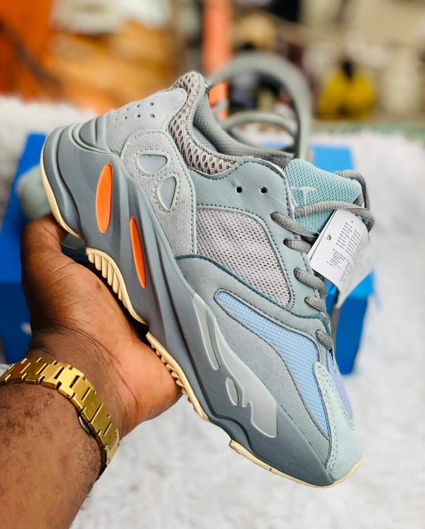 Adidas yeezy 700