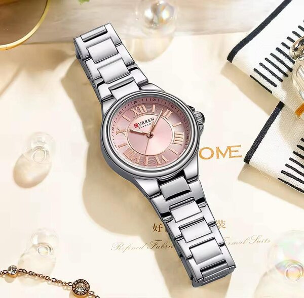 Montres élégantes en acier inoxydable