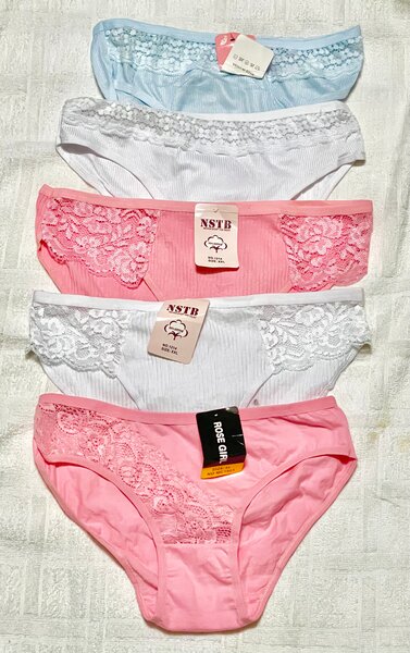 Ensemble de culottes en dentelle