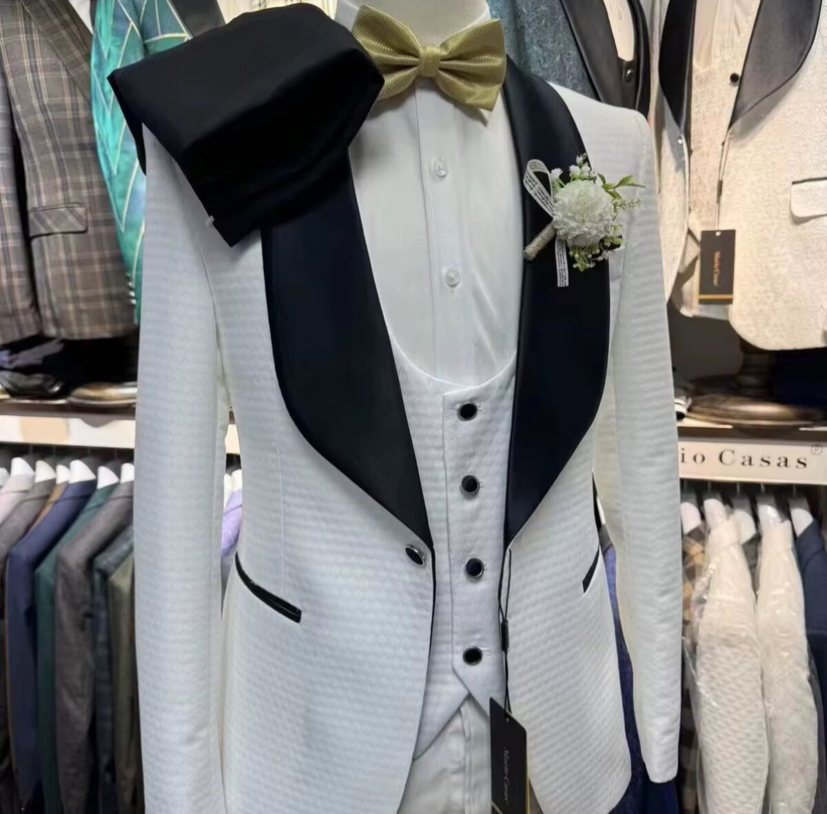 Costume de mariage élégant homme