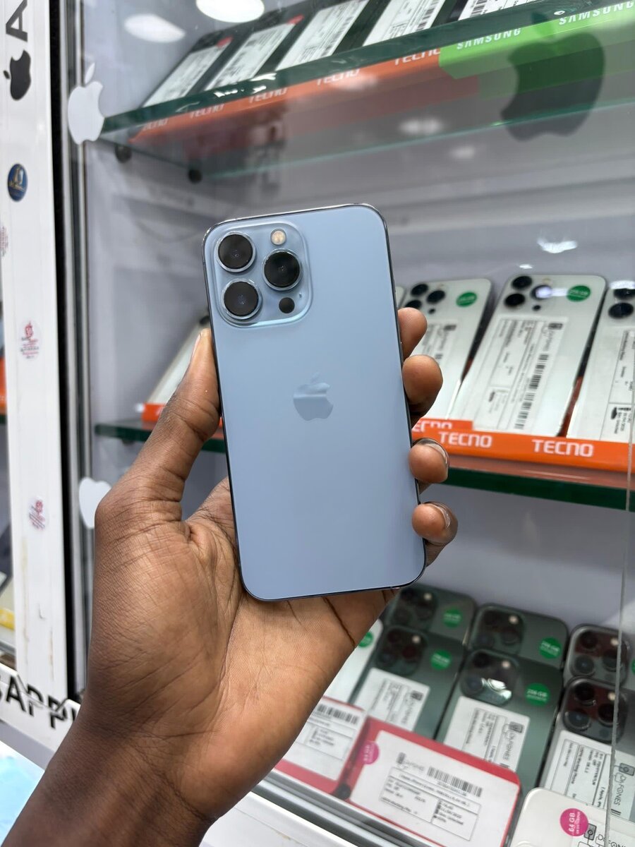 Disponible 13 Pro 128go Casi