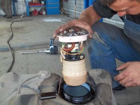 Бензонасос Мазда