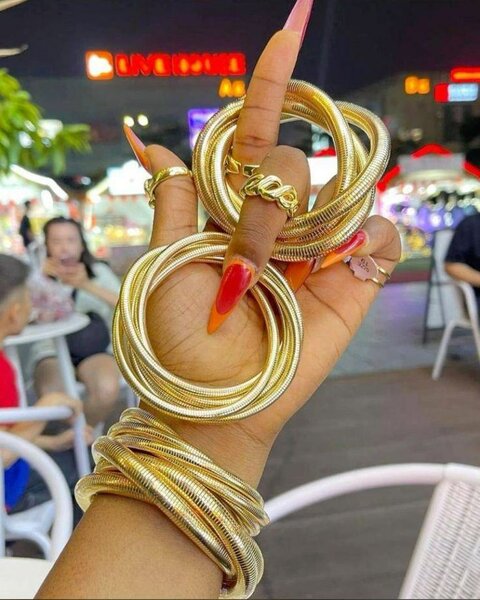 Bracelets dorés élégants