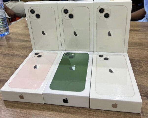 Brand new seal IPhone 13 128gig factory unlocked