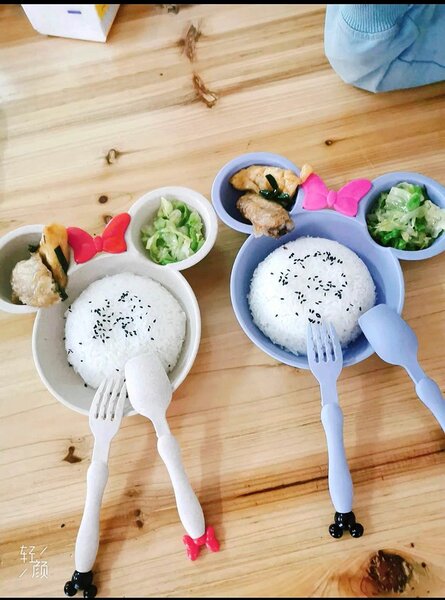 Assiettes en forme de dessin