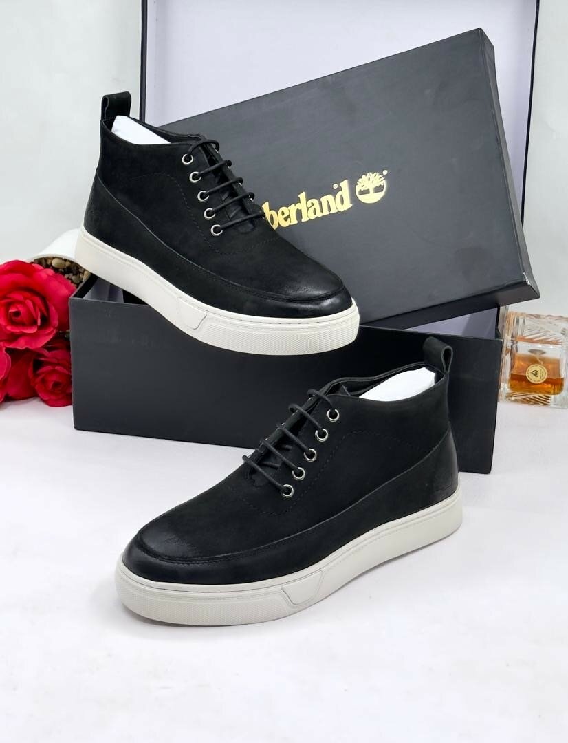 TIMBERLAND BLACK AND WHITE