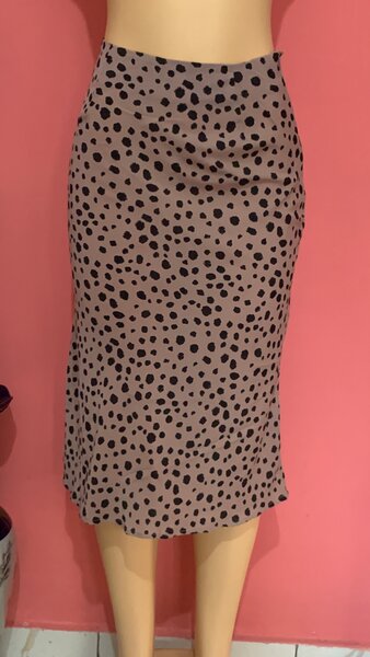 Jupe midi à pois élégante