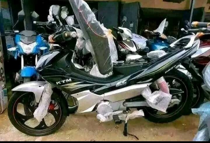 Scooter sportif KTM 150cc