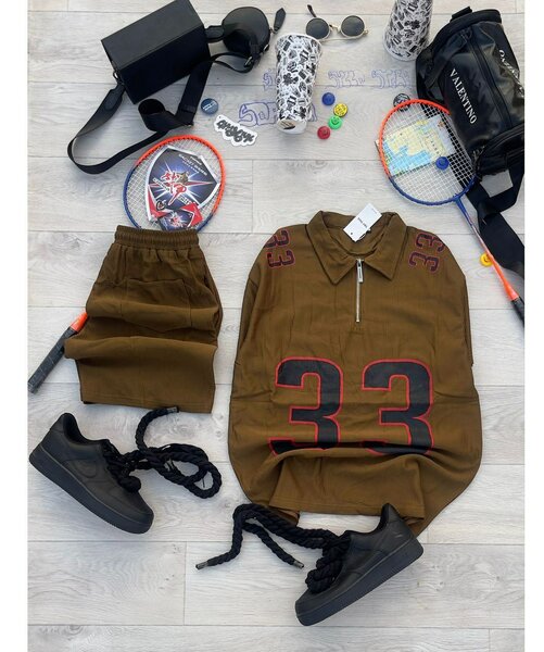 Sweat-shirt marron numéro 33