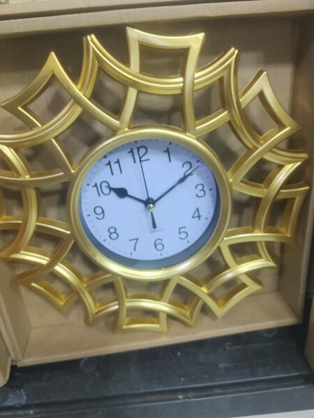 Horloge Murale Dorée Élégante