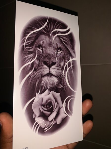Tatouage temporaire lion rose
